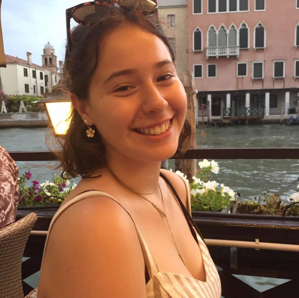 Meet your Posher, Clarisa